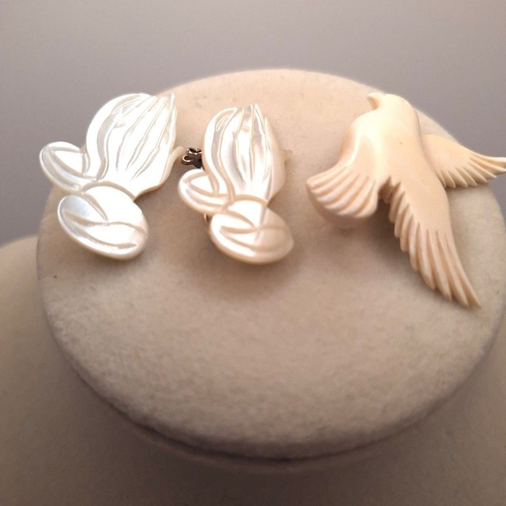 Vintage shell scatter pins 3 carved faith praying hands peace dove tranquility